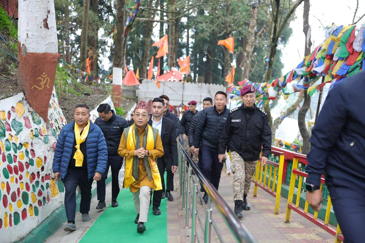 Sikkim CM Offers Prayers at Mahakal Mandir in Darjeeling